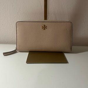 ❌SOLD❌Tory Burch Light Tan Leather Wallet